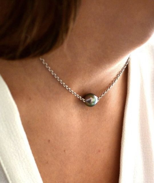 Bijou en perle de Tahiti aux reflets rares et lustre exceptionnel. Certificat d’authenticité et livraison sécurisée – Poemotu