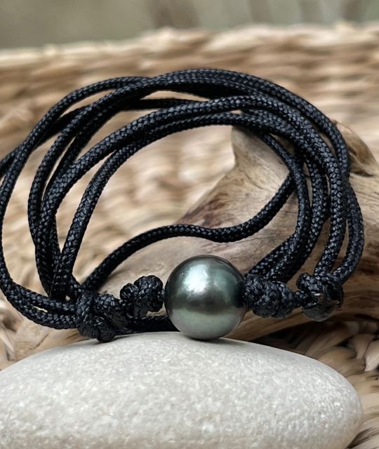 Bijou en perle de Tahiti aux reflets rares et lustre exceptionnel. Certificat d’authenticité et livraison sécurisée – Poemotu.