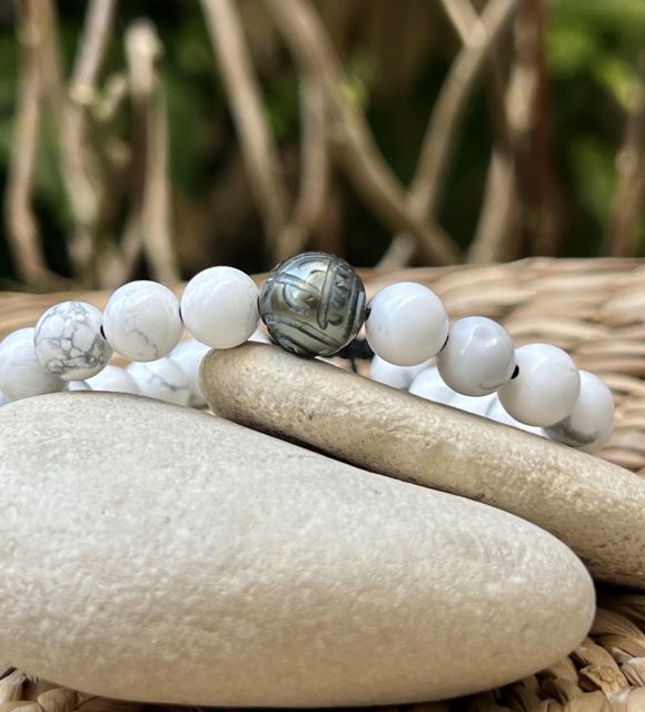 ce bracelet perle de culture allie résistance et élégance. Ses liens coulissants permettent un ajustement parfait aux poignets de 17 à 21 cm, pour un porté confortable et naturel au quotidien.