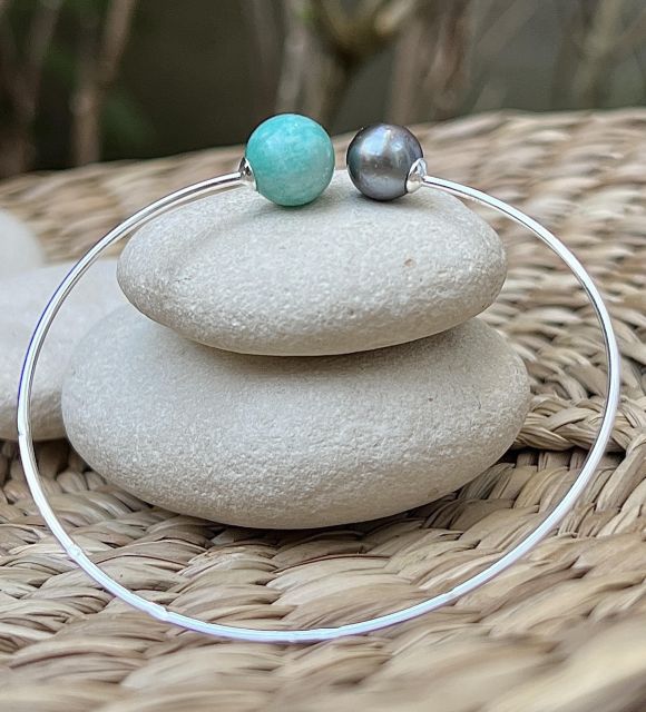8.83 mm oval Tahitian pearl, grey colour, very beautiful lustre, AA quality - Slight natural inclusions - 10 mm natural amazonite pearl