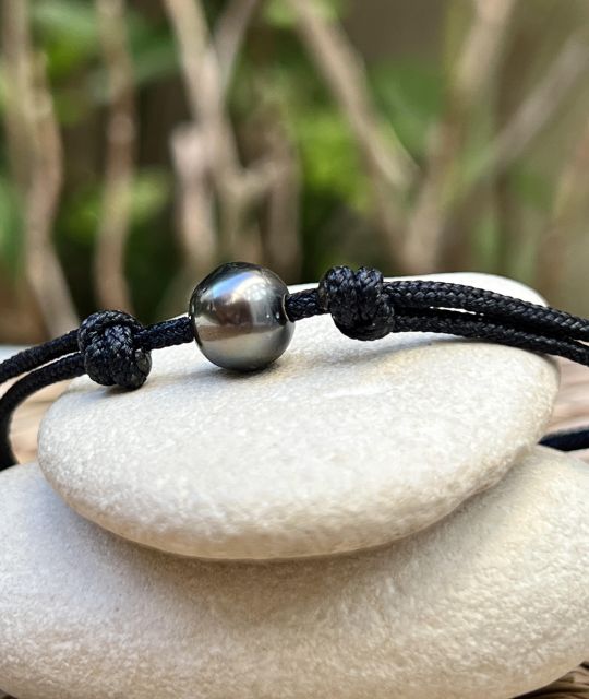 Bijou en perle de Tahiti aux reflets rares et lustre exceptionnel. Certificat d’authenticité et livraison sécurisée – Poemotu.