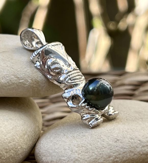 Bijou en perle de Tahiti aux reflets rares et lustre exceptionnel. Certificat d’authenticité et livraison sécurisée – Poemotu.