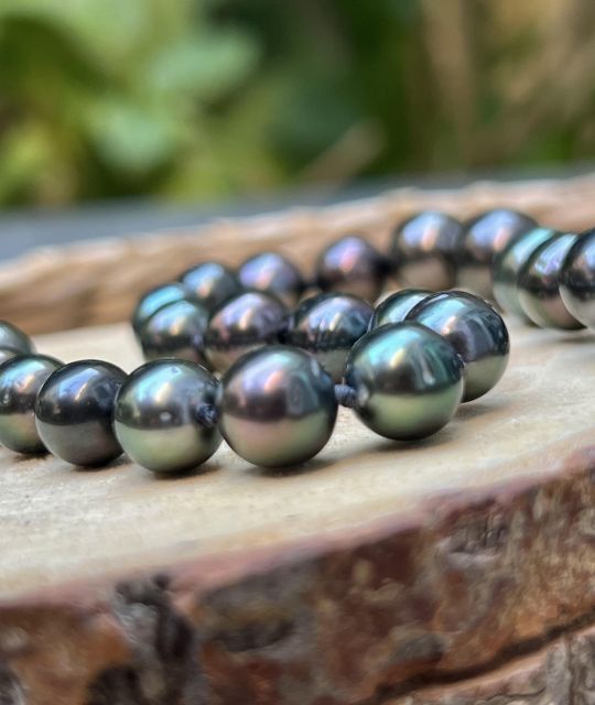 Bijou en perle de Tahiti aux reflets rares et lustre exceptionnel. Certificat d’authenticité et livraison sécurisée – Poemotu.