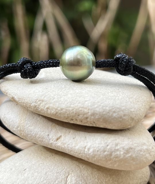 Bijou en perle de Tahiti aux reflets rares et lustre exceptionnel. Certificat d’authenticité et livraison sécurisée – Poemotu.
