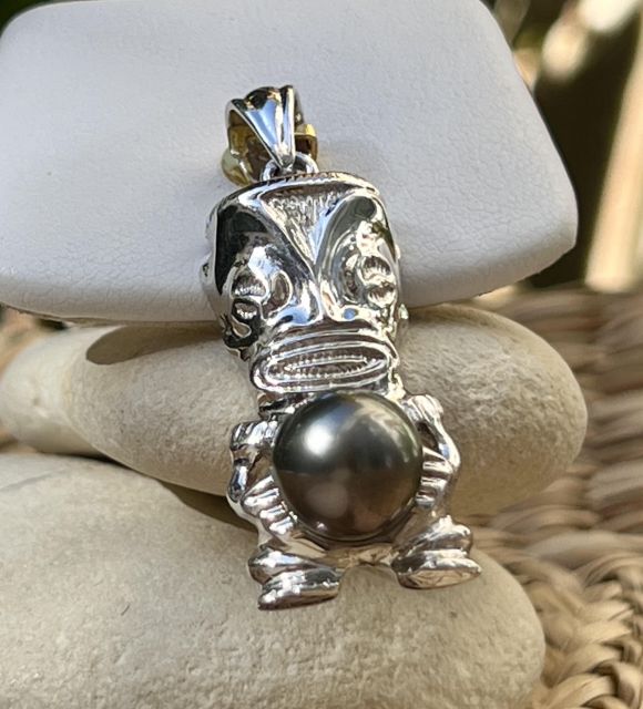 Joya en perla de Tahití con reflejos raros y brillo excepcional. Certificado de autenticidad y entrega segura – Poemotu.