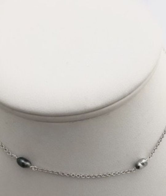 Découvrez le collier enfant réglable en argent rhodié et véritables keshis de Tahiti - Offrez la chaleur de la Polynésie dès la naissance - livraison gratuite