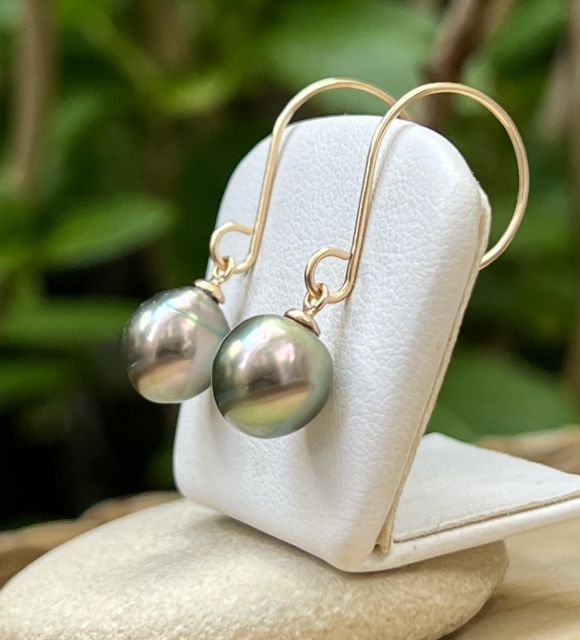 Bijou en perle de Tahiti aux reflets rares et lustre exceptionnel. Certificat d’authenticité et livraison sécurisée – Poemotu