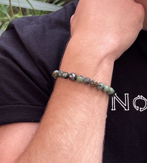 Bijou en perle de Tahiti aux reflets rares et lustre exceptionnel. Certificat d’authenticité et livraison sécurisée – Poemotu.