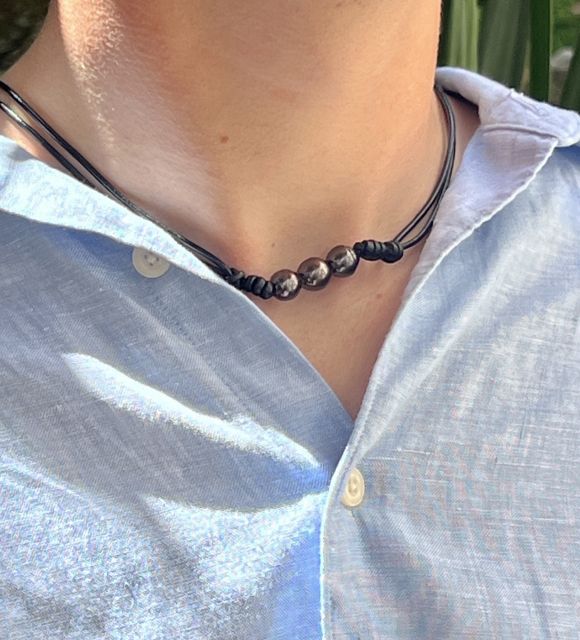 Bijou en perle de Tahiti aux reflets rares et lustre exceptionnel. Certificat d’authenticité et livraison sécurisée – Poemotu.