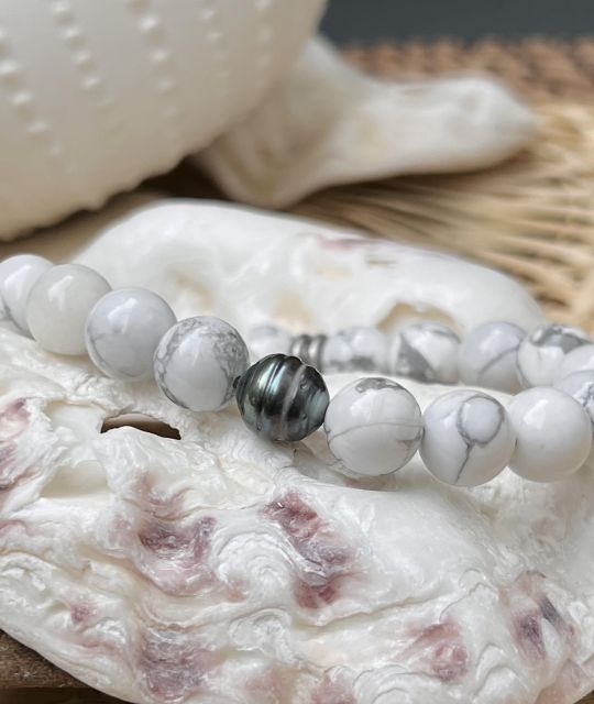 Bijou en perle de Tahiti aux reflets rares et lustre exceptionnel. Certificat d’authenticité et livraison sécurisée – Poemotu.