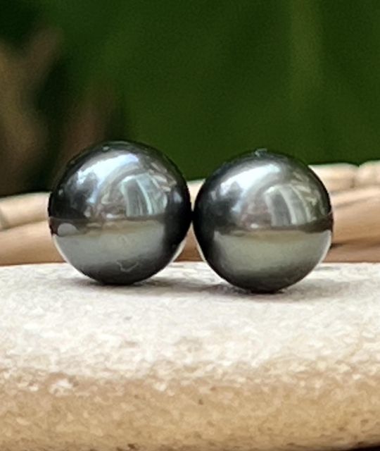 Bijou en perle de Tahiti aux reflets rares et lustre exceptionnel. Certificat d’authenticité et livraison sécurisée – Poemotu