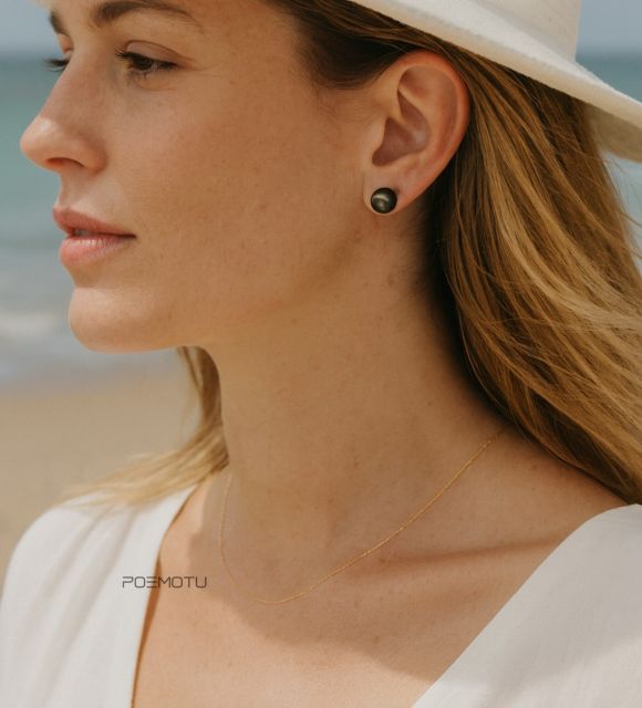 Fine, luminous, and perfectly balanced, this 18-carat yellow gold chain features a 1.10-millimetre round Forçat link