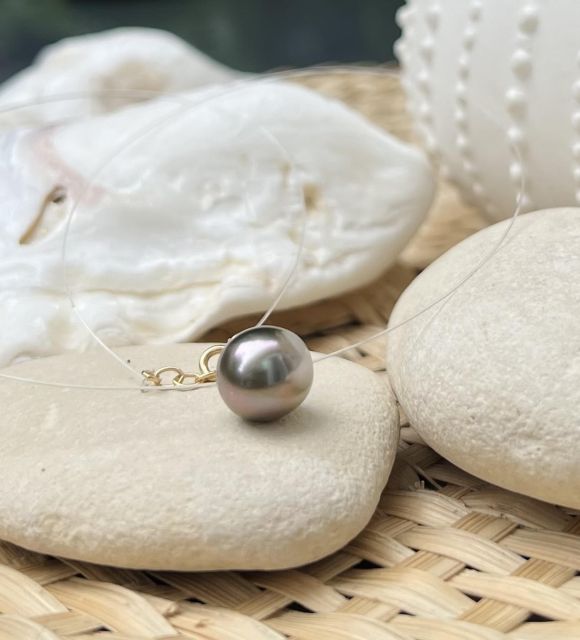 Incroyable couleur Pastel pour cette vraie perle de culture de Tahiti montée sur un câble transparent - fermoir or 750 - certificat GIA - livraison gratuite