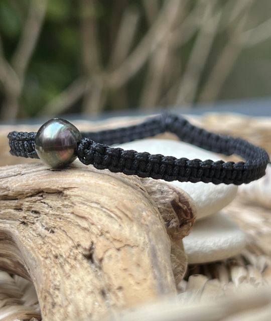 Kombinieren Sie dieses Armband mit seiner beruhigenden Tahiti-Perle mit Ihren anderen Armbändern – eine gelungene Verbindung, voller wohltuender Energie – handgefertigte Kreation – kostenloser Versand