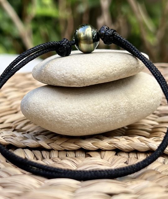 Bijou en perle de Tahiti aux reflets rares et lustre exceptionnel. Certificat d’authenticité et livraison sécurisée – Poemotu.