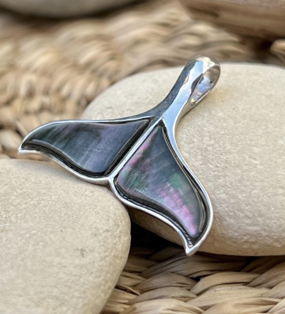Pendentif homme nacre de Tahiti queue de baleine - argent rhodié - création exclusive Poemotu - nacre issue de la culture de nos perles de Tahiti