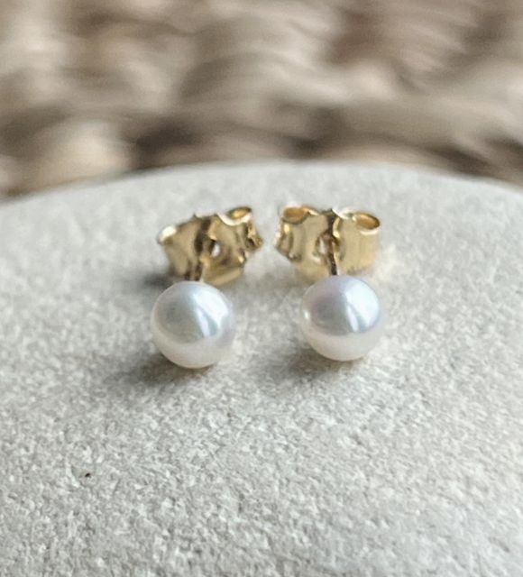 Adorables perles d'eau douce de couleur blanche - certifiées et garanties - assemblé dans notre atelier Nantais - livraison gratuite - Fête des Mères