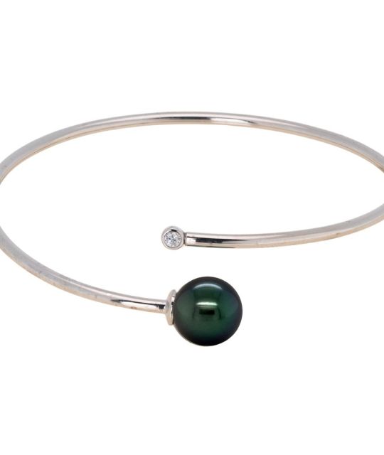 Découvrez Cleo, un bracelet raffiné et authentique en métal précieux et véritable perle de Tahiti garantie - Fabriqué en France - Certifié - Livraison gratuite