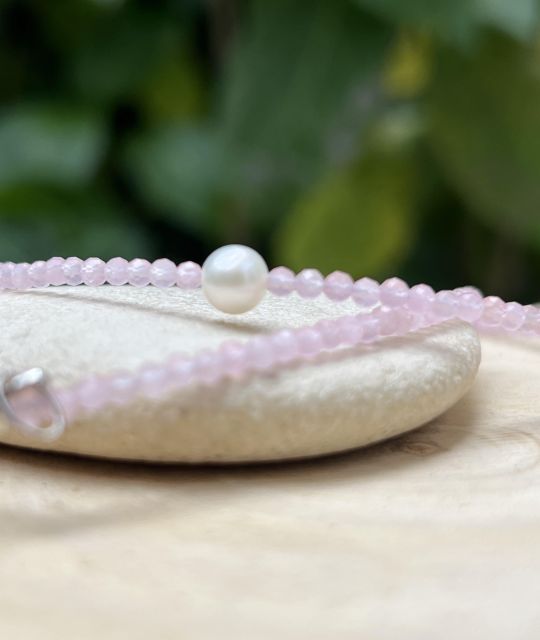 Bijou en perle de Tahiti aux reflets rares et lustre exceptionnel. Certificat d’authenticité et livraison sécurisée – Poemotu.