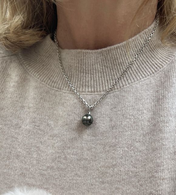 Bijou en perle de Tahiti aux reflets rares et lustre exceptionnel. Certificat d’authenticité et livraison sécurisée – Poemotu.