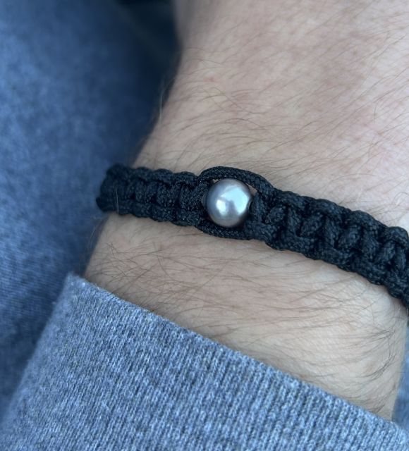 Bijou en perle de Tahiti aux reflets rares et lustre exceptionnel. Certificat d’authenticité et livraison sécurisée – Poemotu.