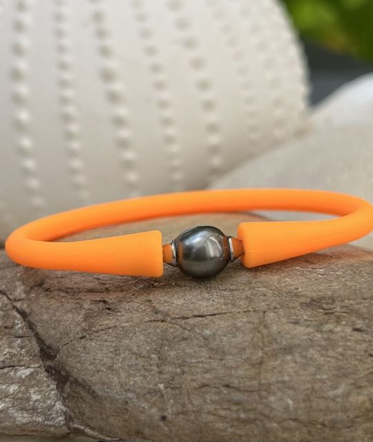 Bijou en perle de Tahiti aux reflets rares et lustre exceptionnel. Certificat d’authenticité et livraison sécurisée – Poemotu.