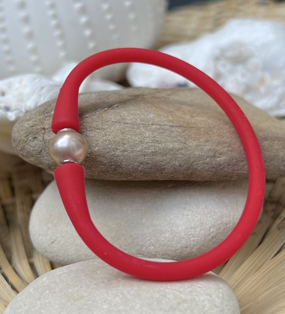 Schmuckstück aus Tahiti-Perlen mit seltenem Schimmer und außergewöhnlichem Glanz. Echtheitszertifikat und sichere Lieferung – Poemotu.