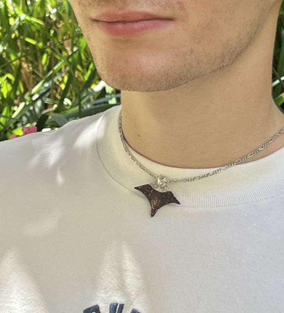 Bijou en perle de Tahiti aux reflets rares et lustre exceptionnel. Certificat d’authenticité et livraison sécurisée – Poemotu.