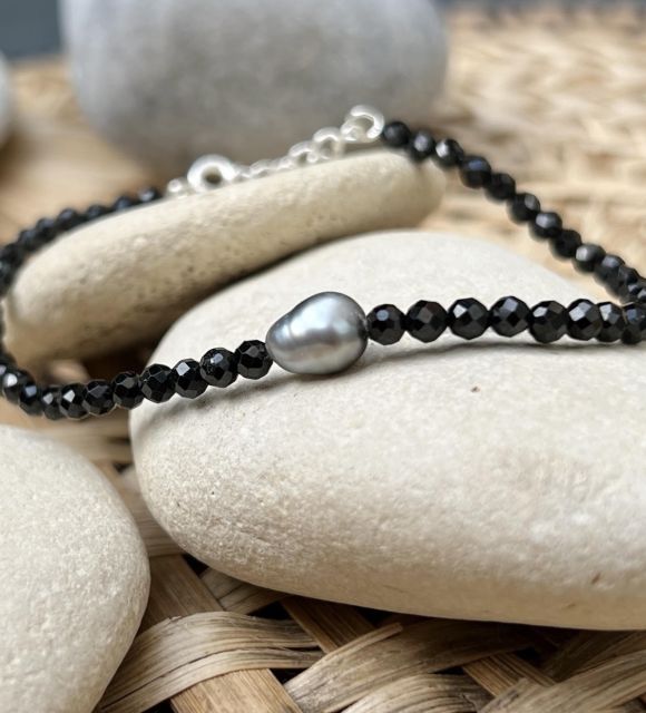 Découvrez une pièce unique artisanale de poemotu - keshi gris - certificat GIA - livraison sécurisée gratuite - satisfait ou remboursé