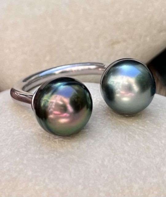 Bijou en perle de Tahiti aux reflets rares et lustre exceptionnel. Certificat d’authenticité et livraison sécurisée – Poemotu.
