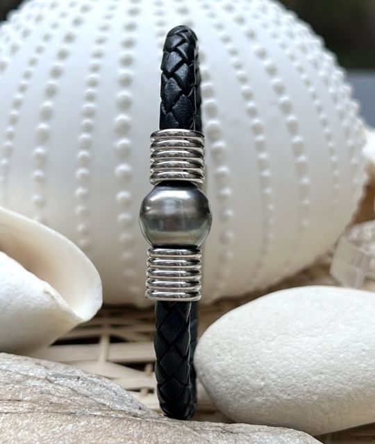 Bijou en perle de Tahiti aux reflets rares et lustre exceptionnel. Certificat d’authenticité et livraison sécurisée – Poemotu.