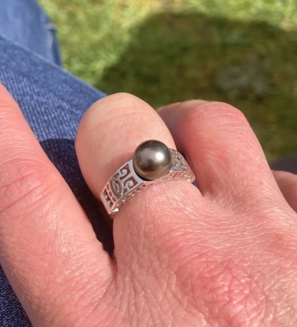 Poemotuで最も人気のあるタヒチアンリングについての、お客様からの100％本物の声を確認してください - 私たちのコミュニティからの写真付きレビュー