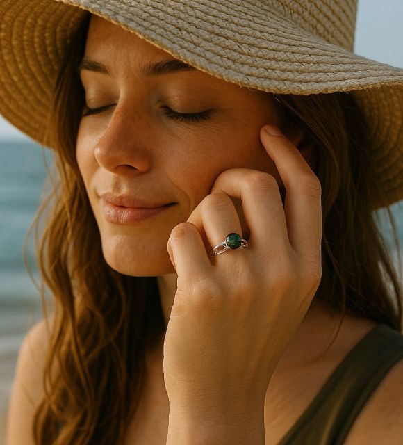 Bijou en perle de Tahiti aux reflets rares et lustre exceptionnel. Certificat d’authenticité et livraison sécurisée – Poemotu.