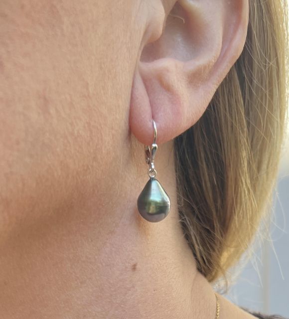 塔希提珍珠饰品,稀有光泽与卓越光彩。正品认证,安全配送——Poemotu。