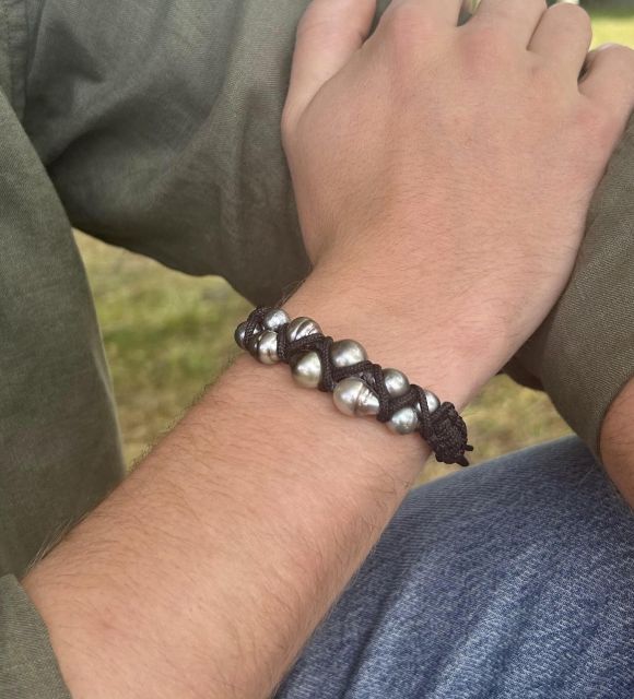 Bijou en perle de Tahiti aux reflets rares et lustre exceptionnel. Certificat d’authenticité et livraison sécurisée – Poemotu.