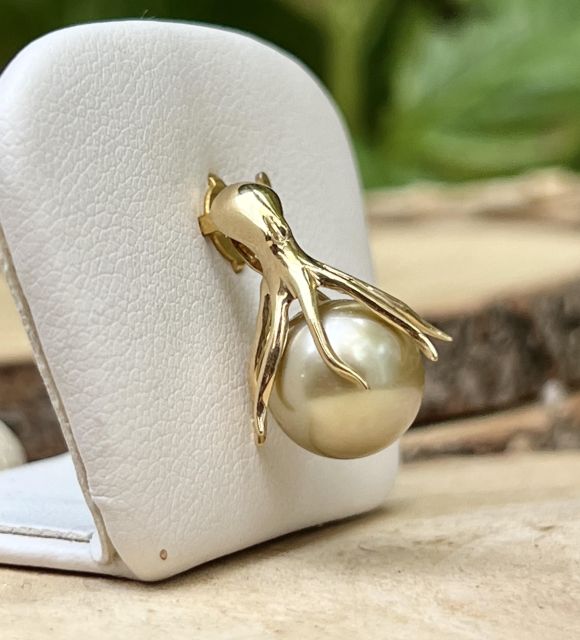 Bijou en perle de Tahiti aux reflets rares et lustre exceptionnel. Certificat d’authenticité et livraison sécurisée – Poemotu.