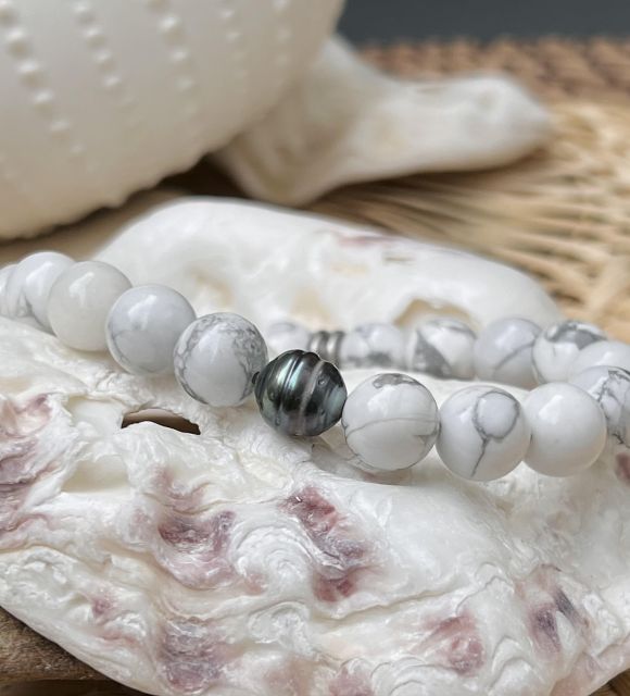 Bijou en perle de Tahiti aux reflets rares et lustre exceptionnel. Certificat d’authenticité et livraison sécurisée – Poemotu.