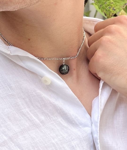 Bijou en perle de Tahiti aux reflets rares et lustre exceptionnel. Certificat d’authenticité et livraison sécurisée – Poemotu.