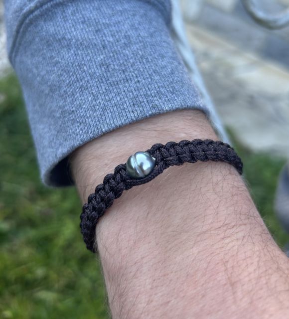 Bijou en perle de Tahiti aux reflets rares et lustre exceptionnel. Certificat d’authenticité et livraison sécurisée – Poemotu.