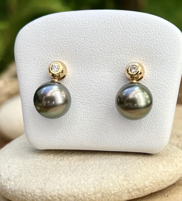 Bijou en perle de Tahiti aux reflets rares et lustre exceptionnel. Certificat d’authenticité et livraison sécurisée – Poemotu.