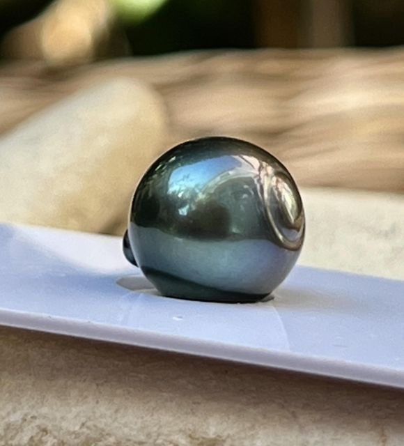 Bijou en perle de Tahiti aux reflets rares et lustre exceptionnel. Certificat d’authenticité et livraison sécurisée – Poemotu.