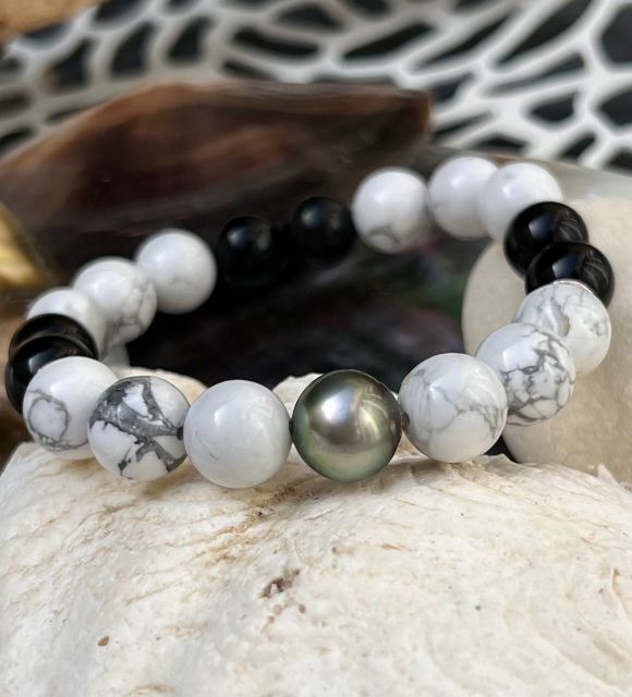 Retrouvez le bien-être, équilibrez vos énergies avec nos bracelets en pierres naturelles et perle de Tahiti pour un apaisement du stress.