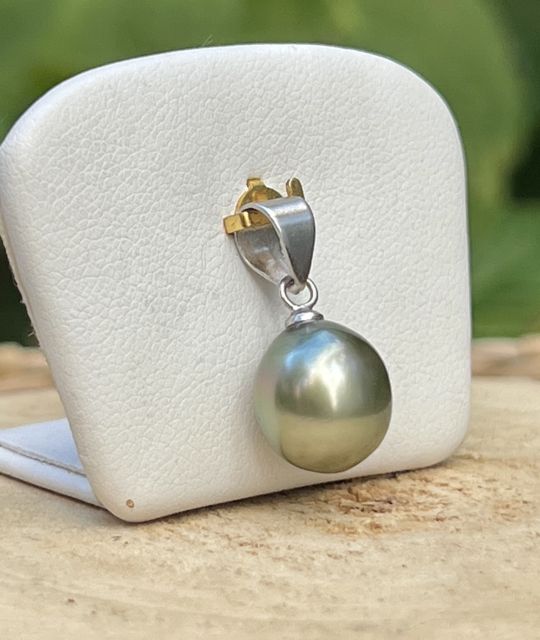 Bijou en perle de Tahiti aux reflets rares et lustre exceptionnel. Certificat d’authenticité et livraison sécurisée – Poemotu.