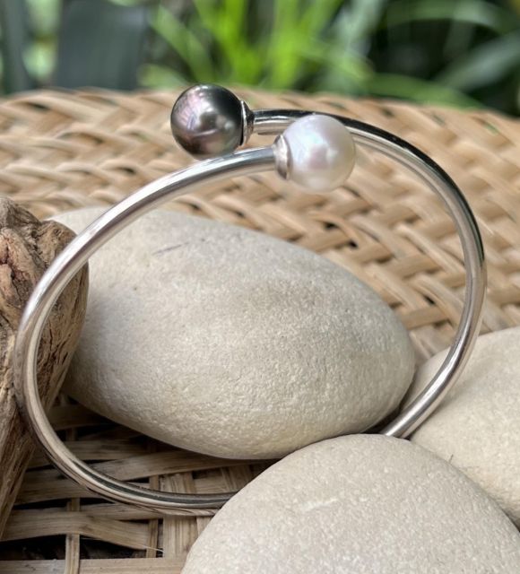 Bijou en perle de Tahiti aux reflets rares et lustre exceptionnel. Certificat d’authenticité et livraison sécurisée – Poemotu.