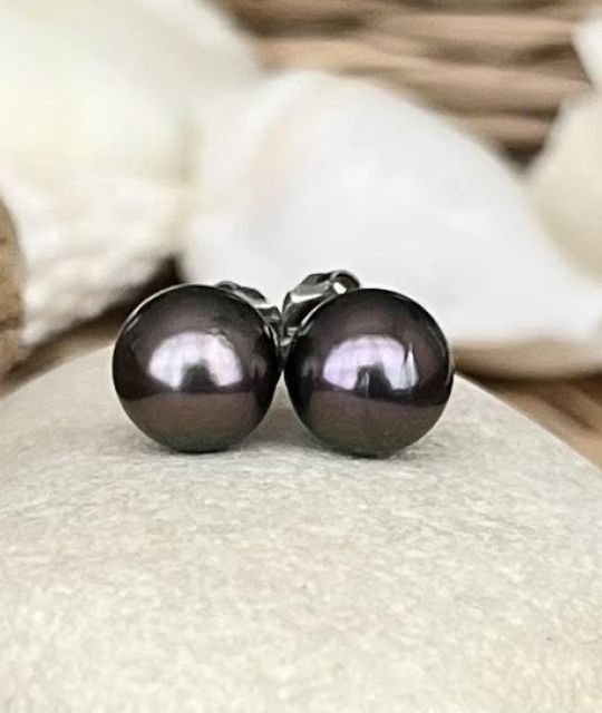 Très belles boucles d'oreilles en argent 925 rhodié type "clous" ornées de perles de Tahiti aux nuances aubergine - livraison gratuite - satisfait ou remboursé