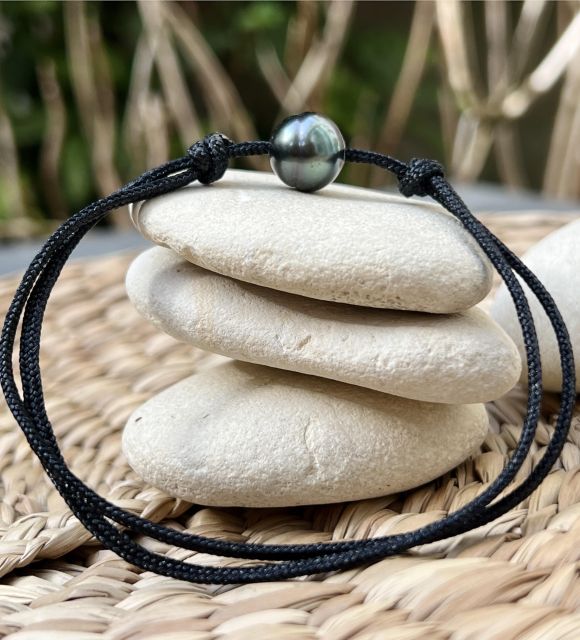 深い青と優れた光沢を持ち、完璧な円のユニークな特徴で際立っています――調和と熟練のシンボルです。EU圏内への配送料は無料でお届けします。