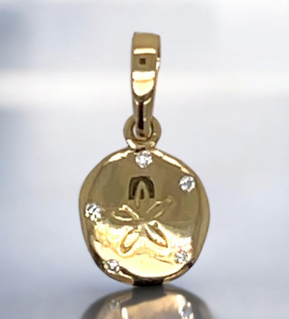 Découvrez Alohi Moana, un pendentif raffiné et précieux -diamants naturels - symbolique de votre amour de l'Océan - poinçon or - livraison sécurisée offerte