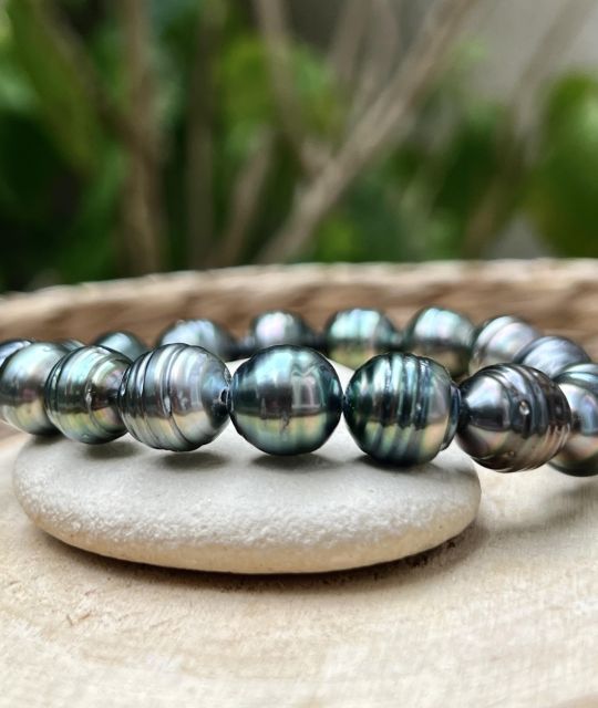 Bijou en perle de Tahiti aux reflets rares et lustre exceptionnel. Certificat d’authenticité et livraison sécurisée – Poemotu.