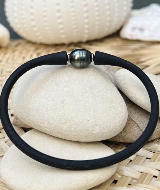 Echte Tahiti-Zuchtperle auf schwarzem Gummiband montiert - handgefertigte Kreation in Frankreich in Nantes - GIA-Zertifikat - kostenloser und sicherer Versand