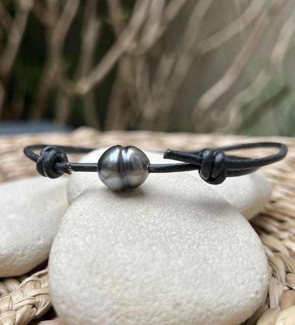 Bijou en perle de Tahiti aux reflets rares et lustre exceptionnel. Certificat d’authenticité et livraison sécurisée – Poemotu.